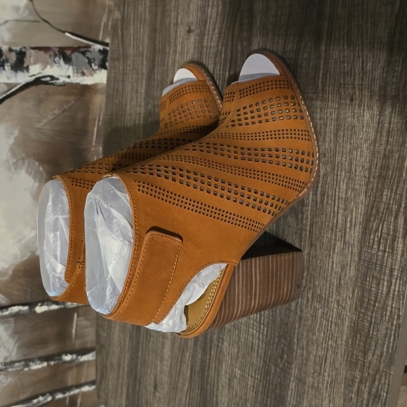 🆕️Gianni Bini Shoes - Picture 2 of 4